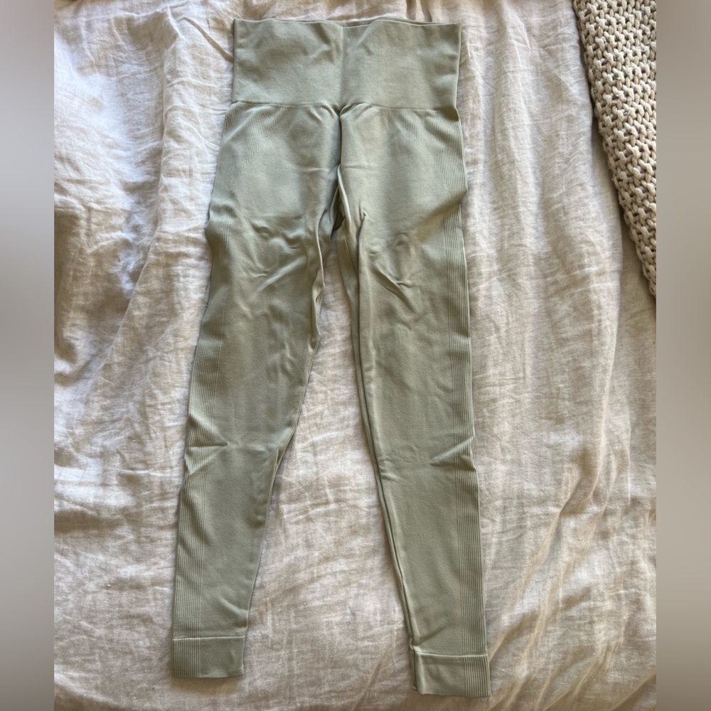 SET ACTIVE Sculptflex leggings in Chai Latte - size S/M
